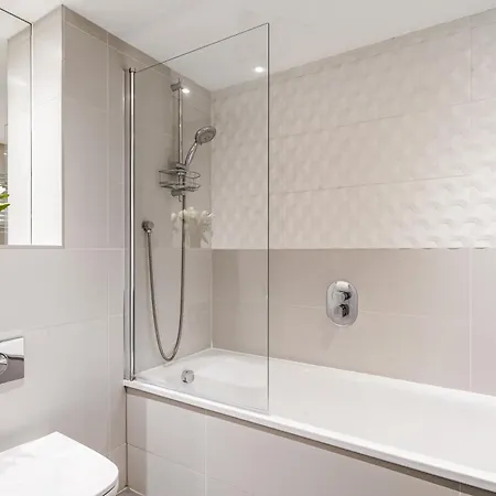Luxury Apartment With Stunning Views On 10Th Floor Edgware Exterior photo