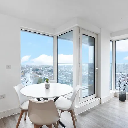 Luxury Apartment With Stunning Views On 10Th Floor Edgware Exterior photo