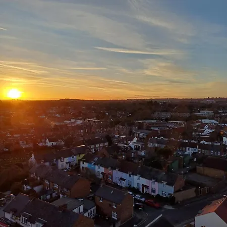 Luxury Apartment With Stunning Views On 10Th Floor Edgware Exterior photo