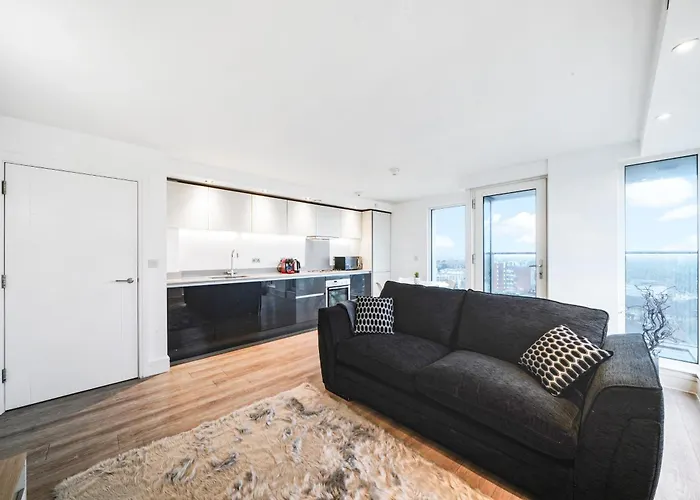 Luxury Apartment With Stunning Views On 10Th Floor
