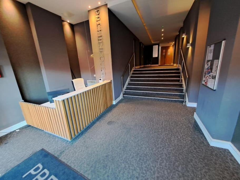 Luxury With Stunning Views On 10th Floor *