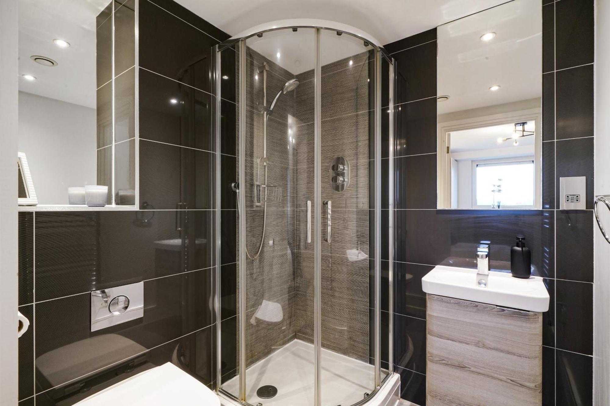 Luxury With Stunning Views On 10th Floor * Edgware