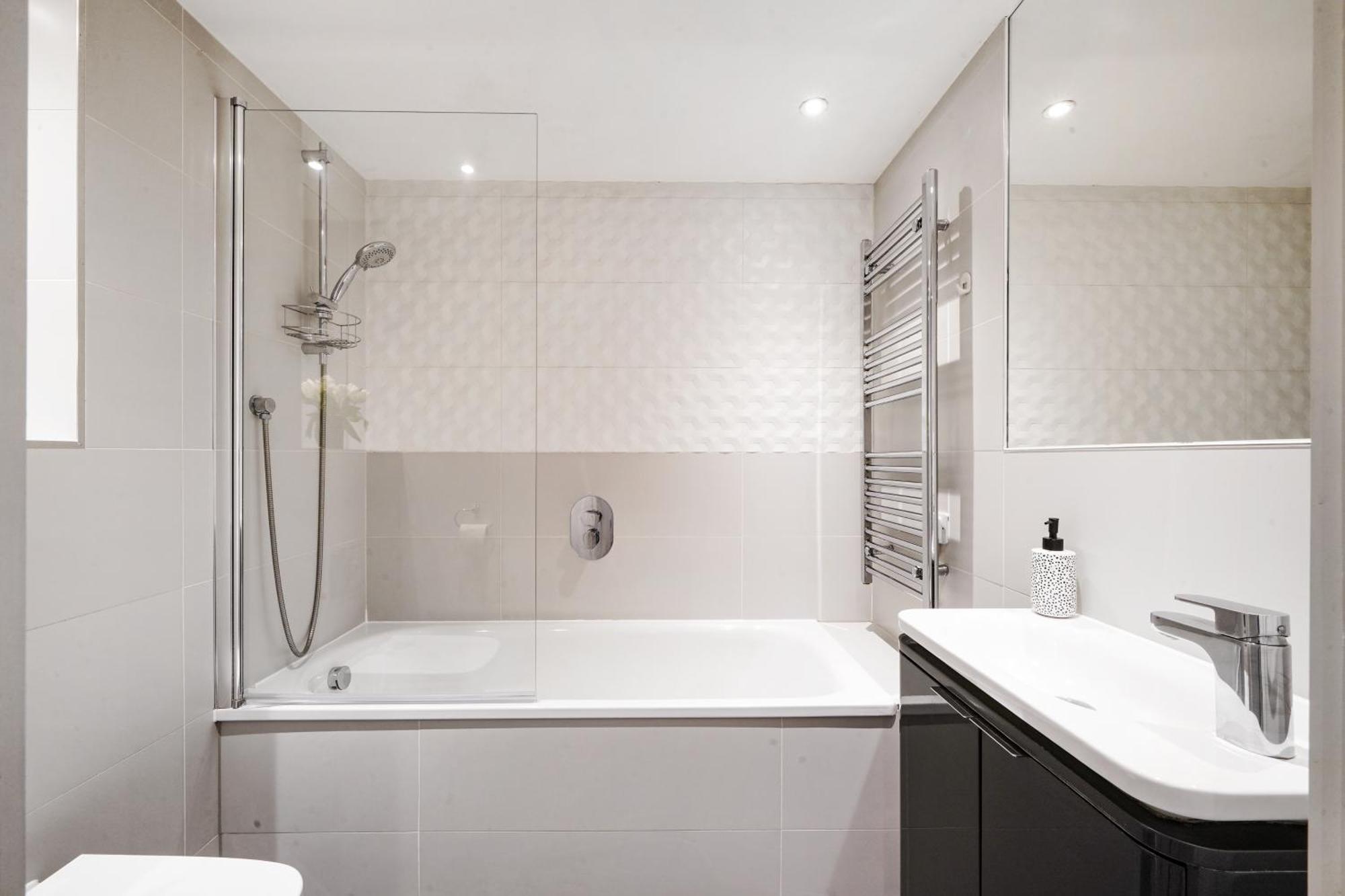 Apartment Luxury With Stunning Views On 10th Floor Edgware