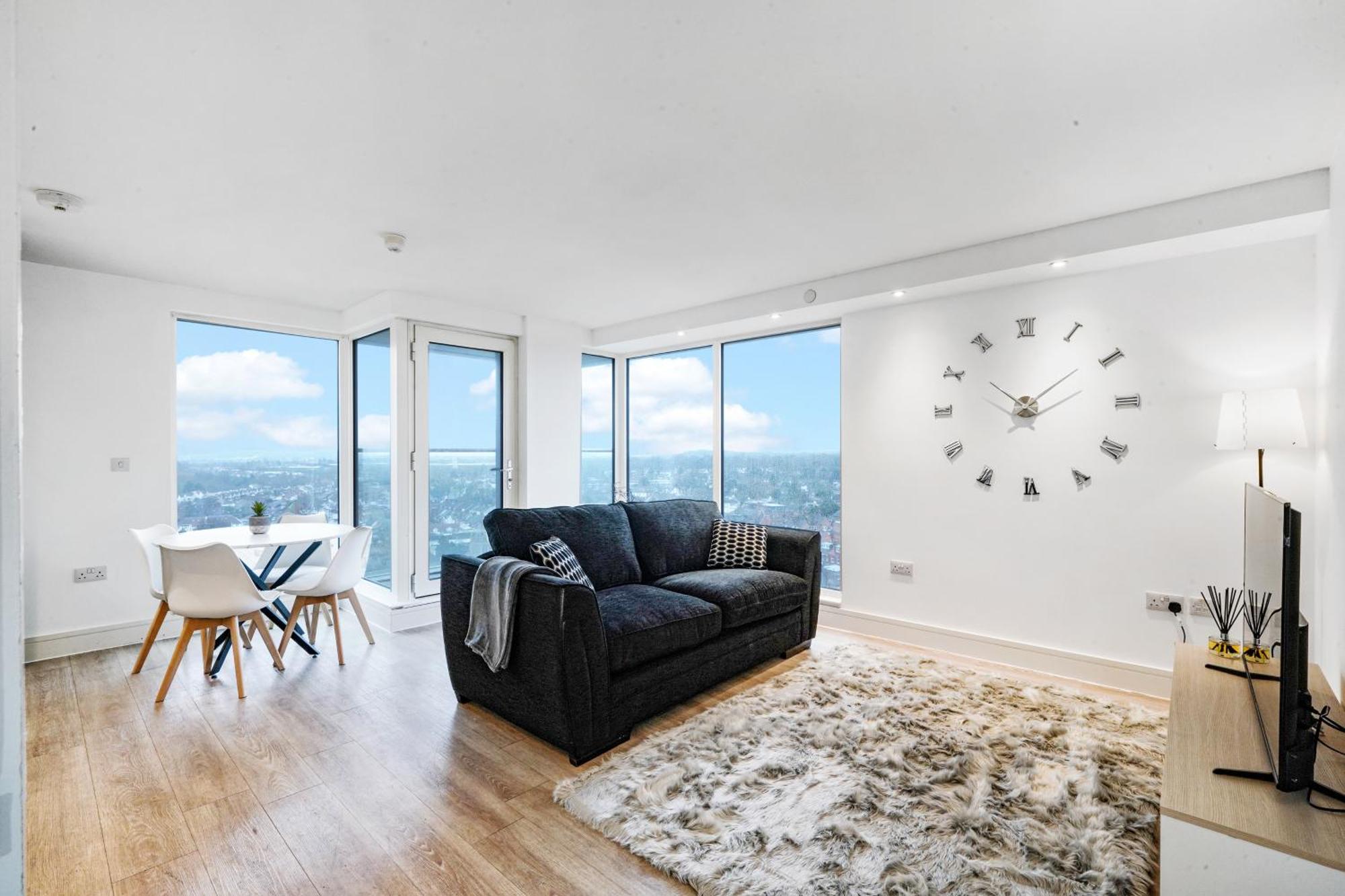 Apartment Luxury With Stunning Views On 10th Floor *