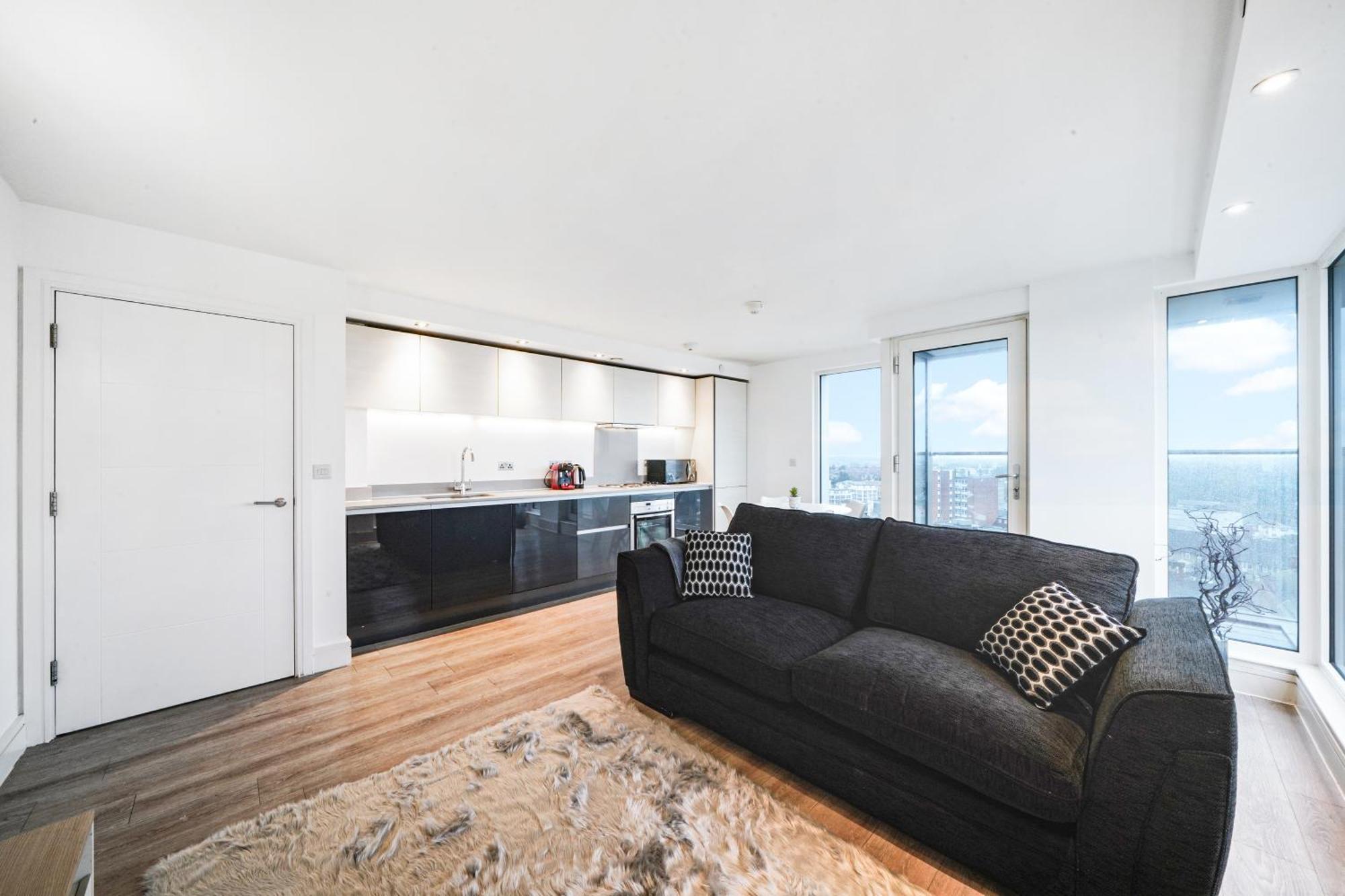 Luxury With Stunning Views On 10th Floor Apartment