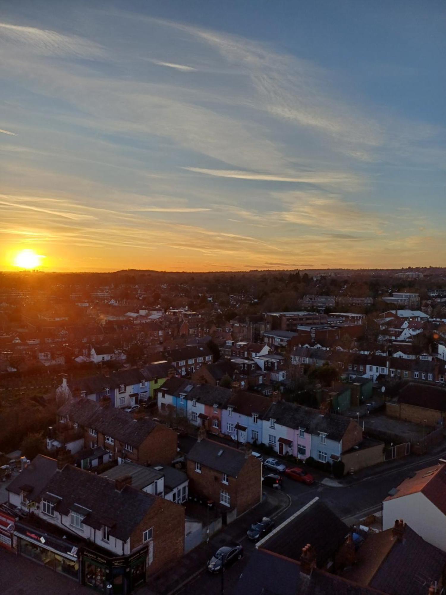 Luxury With Stunning Views On 10th Floor *